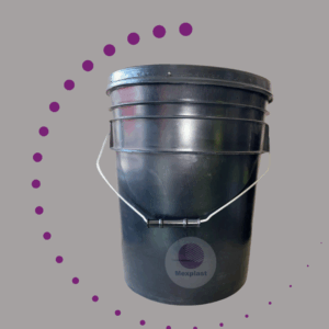 CUBETA PLASTICO 19 LTS. NEGRA CON TAPA LISA (RECICLADA)